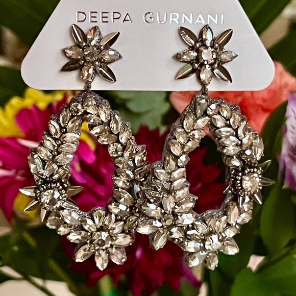 🌺🎉HP🎉🌺 NWT Deepa Gurnani Beaded Crystal Chandeliers - Picture 9 of 16